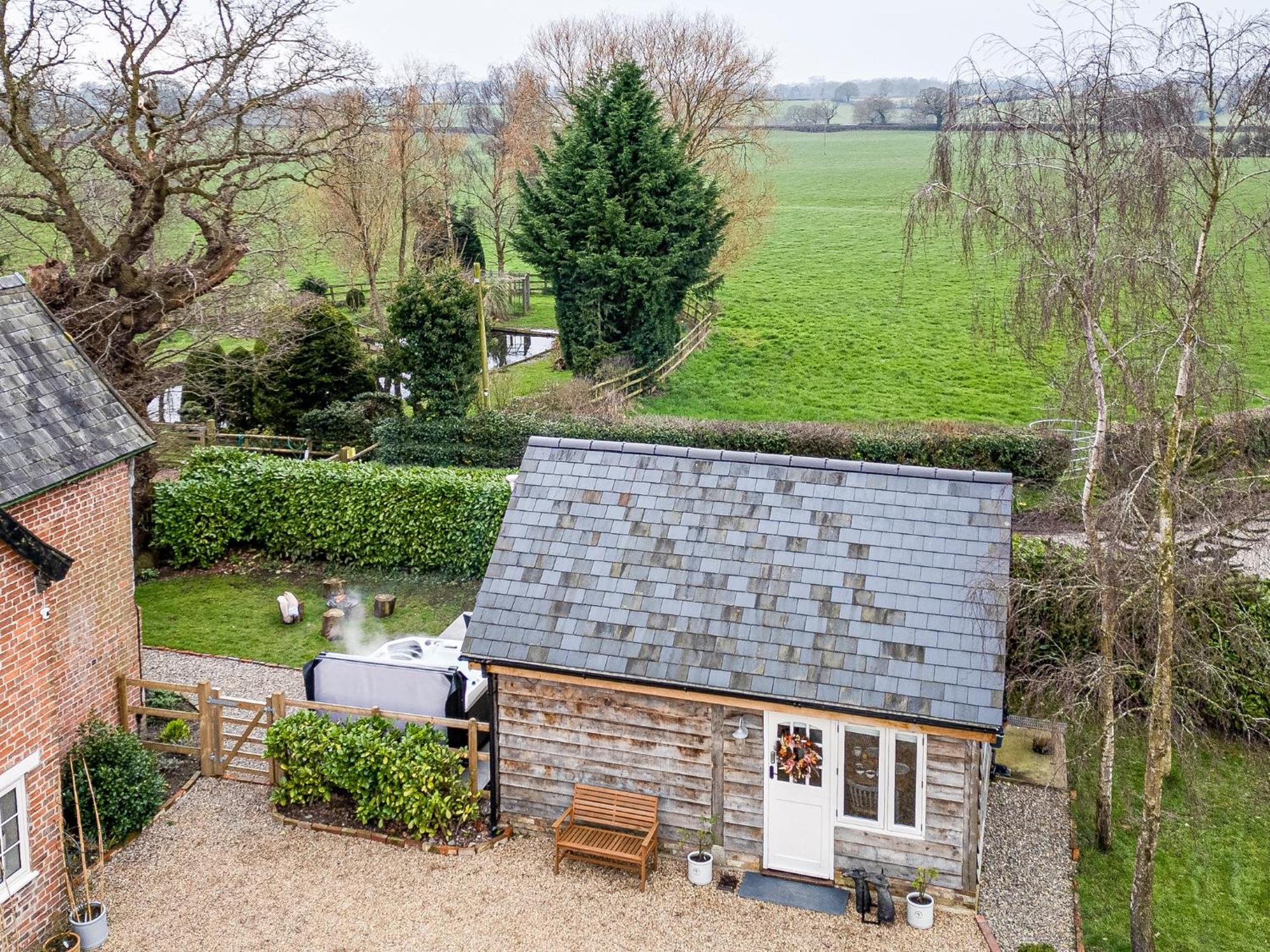 Vila Oak Tree Hideaway Whitchurch  Exteriér fotografie